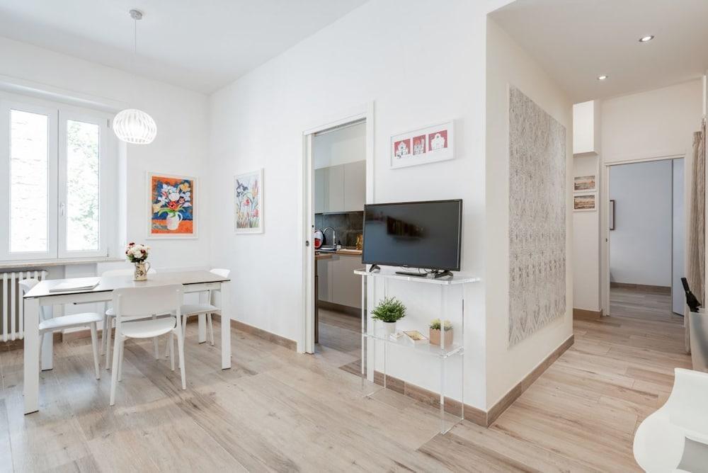 Ponte Vecchio Bright Flat