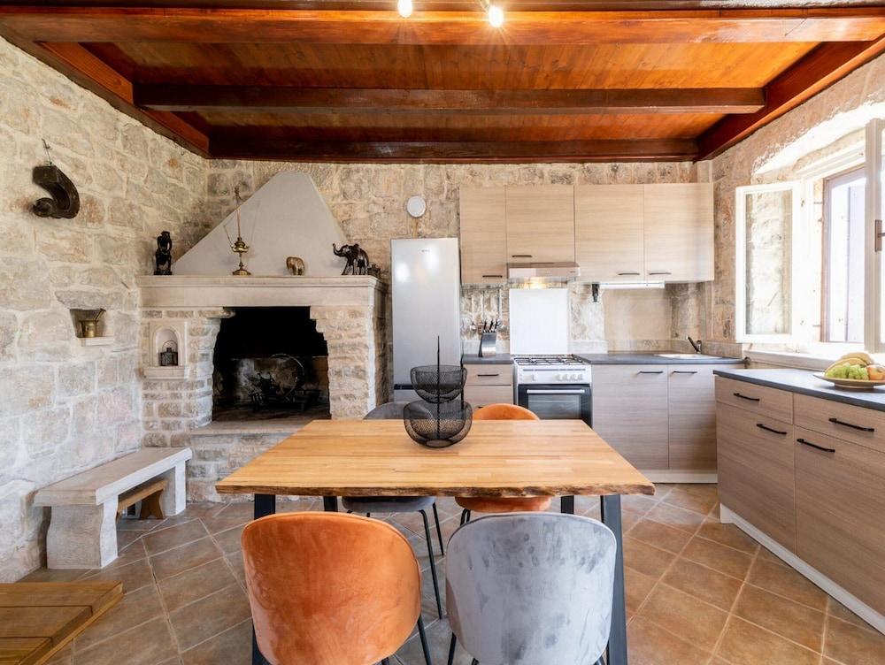 Stone House Prapatna