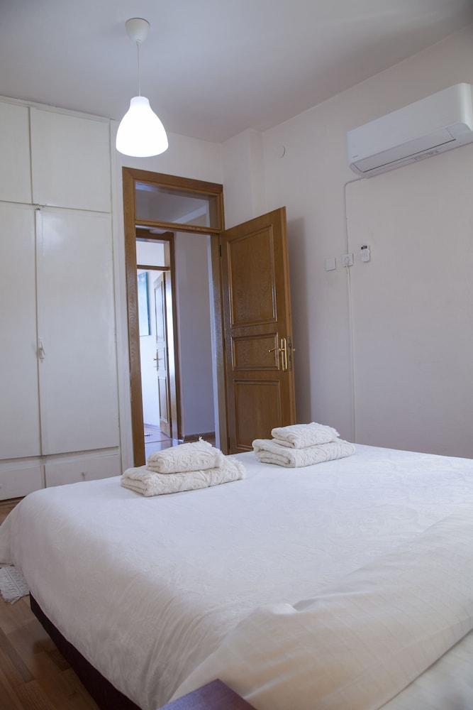 Aheste_simple Sea View Flat in Lovely Old Town