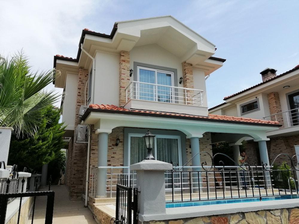 Lighthouse Lilia Villas