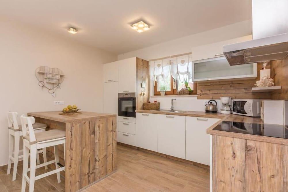 Brandneue Villa mit Pool