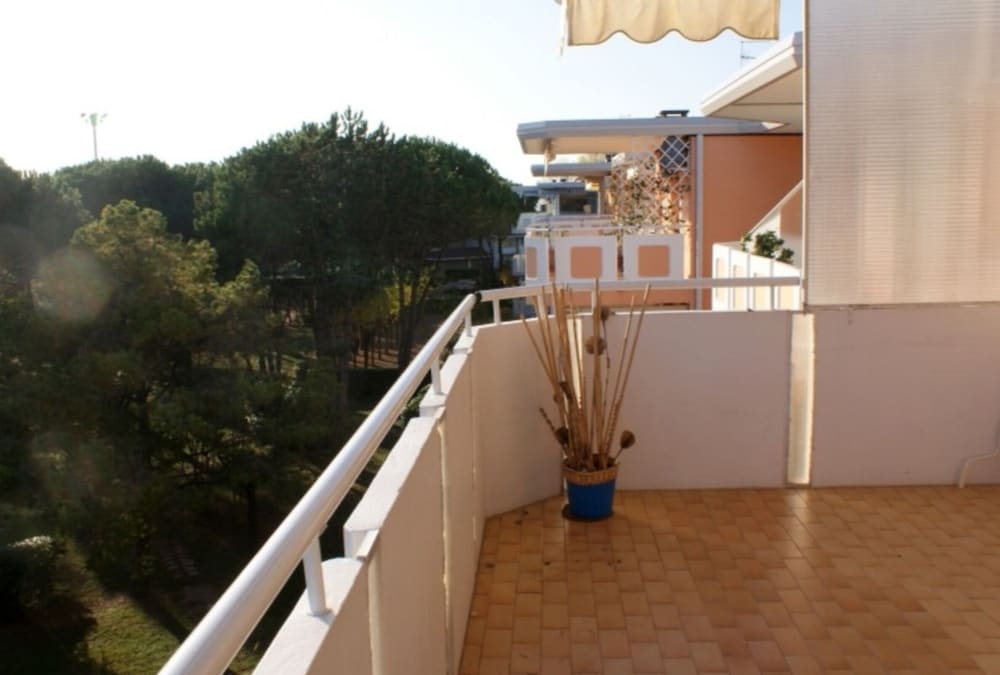 Residence With Large Swimming Pool And Beach Place