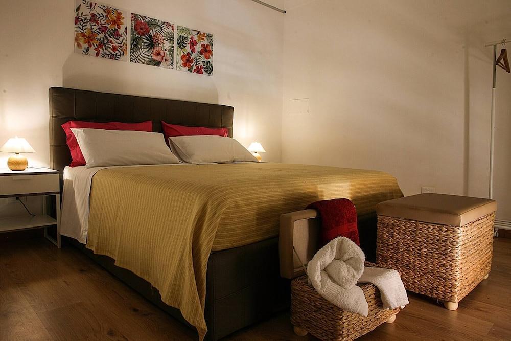 Palazzo Nicastro Guest House Red