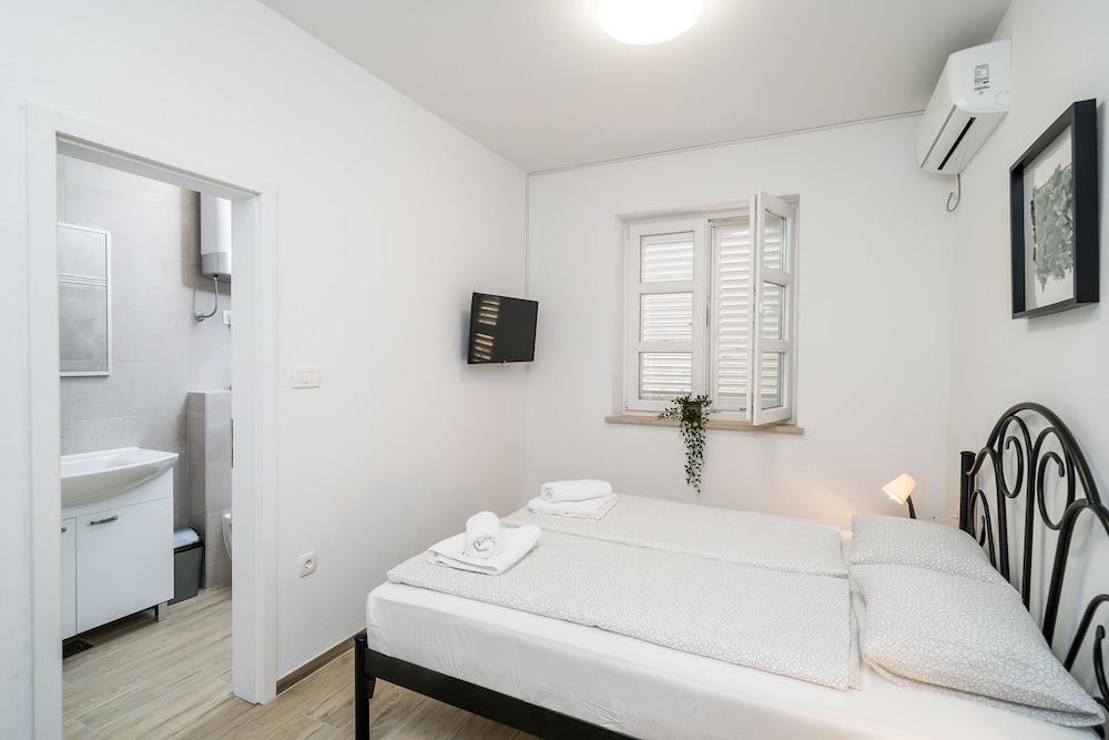 Residence & Pool Villa Schwarz Suites