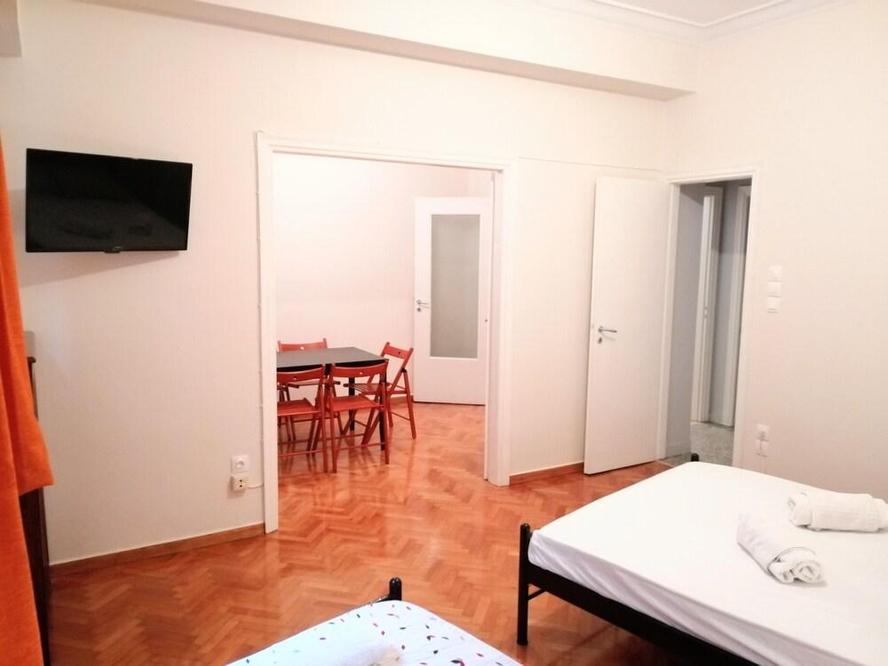 Acropolis museum family apartment