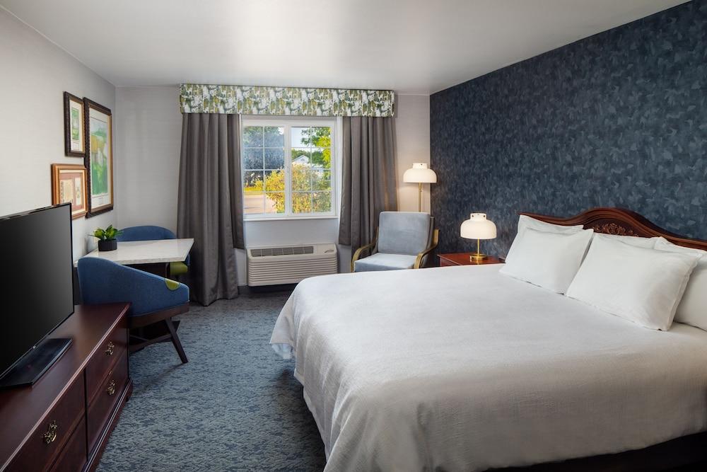 Irish Cottage Inn & Suites