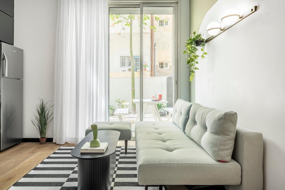 Mr. Montana - By TLV2GO