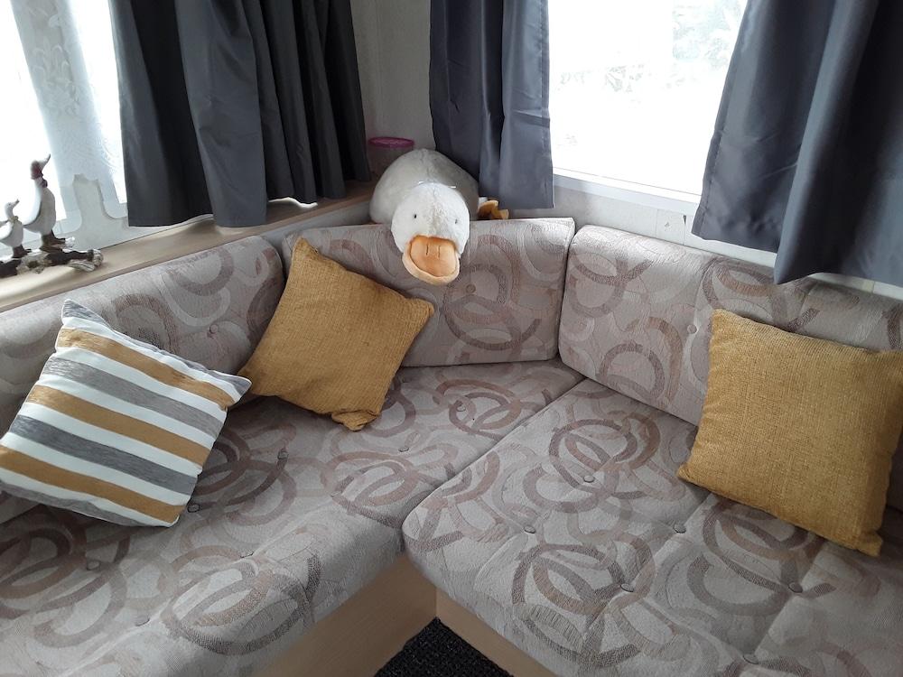 2 bed Caravan Approx 10 Mins From Beach Suzie 2