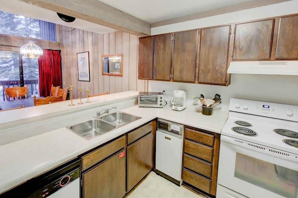 Mammoth Ski & Racquet #100