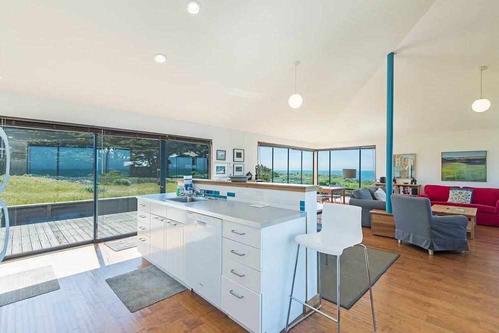 Haltwhistle West w/ Ocean Views!