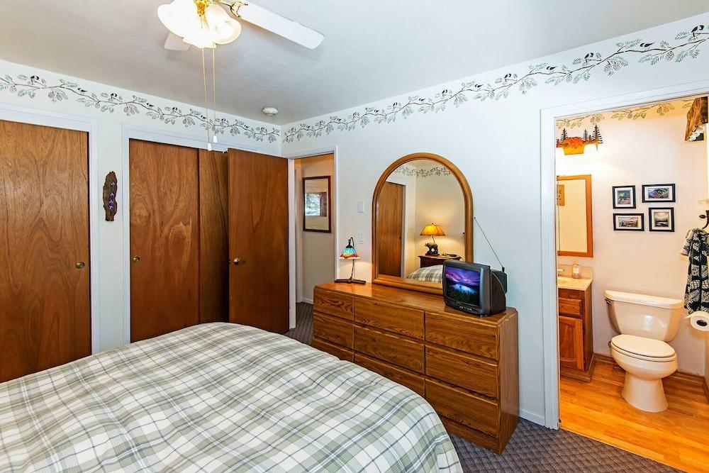 Cherry Hills Cabin - Sleeps 6, No Pets, Family Fun!