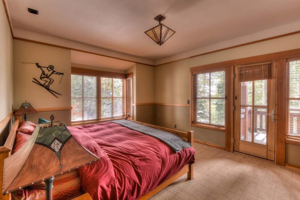 Luxury Northstar Palace w/ Hot Tub & Games