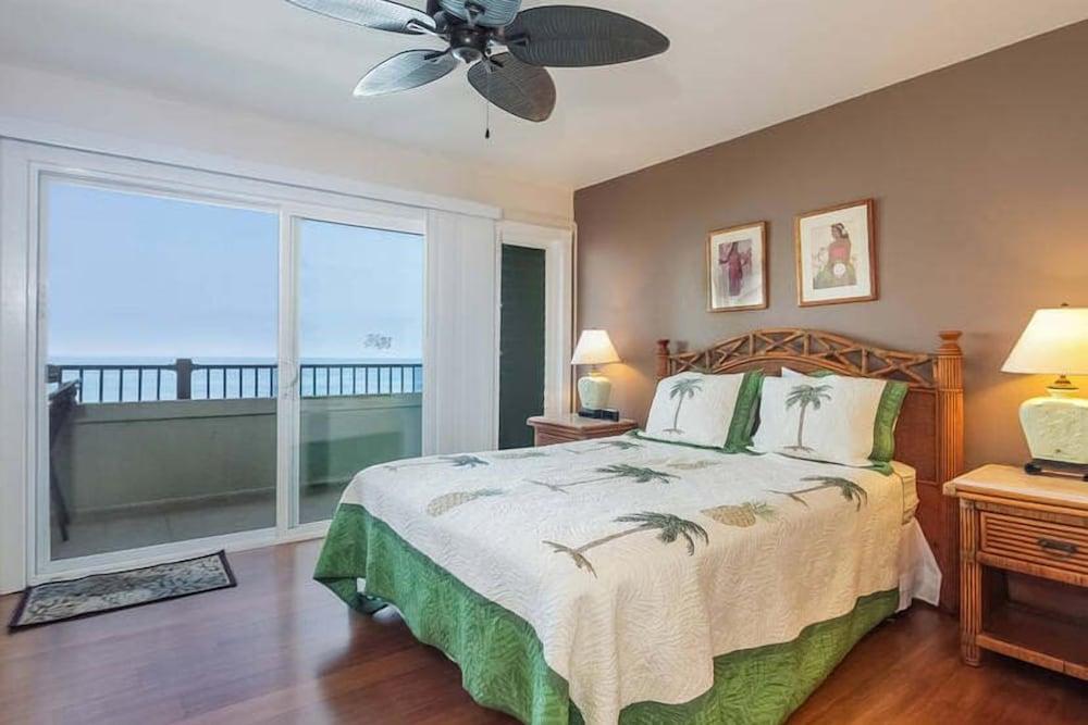 Banyan Tree Condo W/ Pool & Ocean Front!