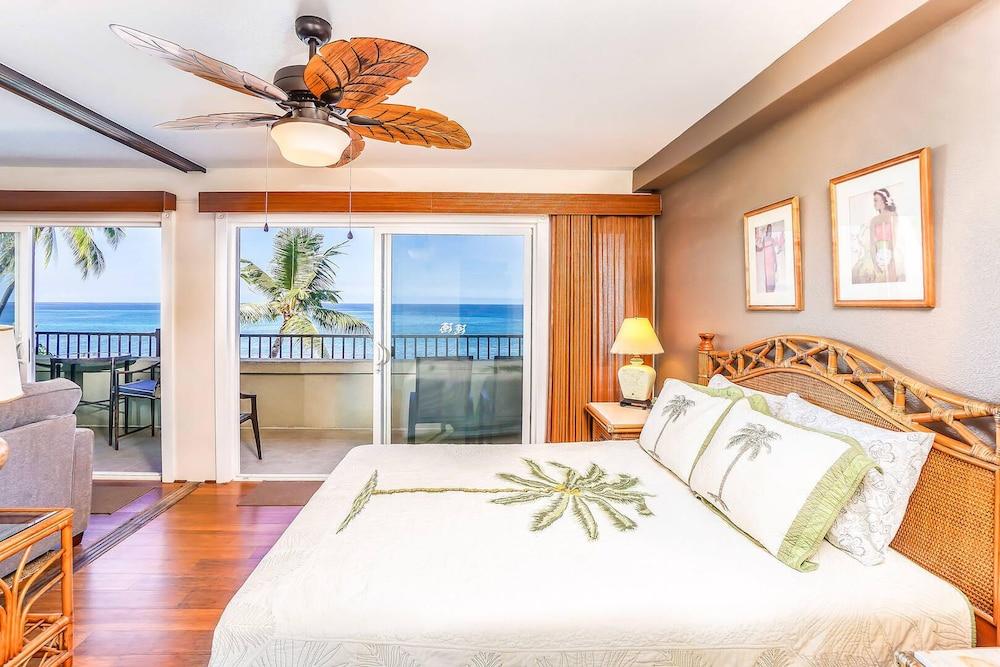 Banyan Tree Condo W/ Pool & Ocean Front!