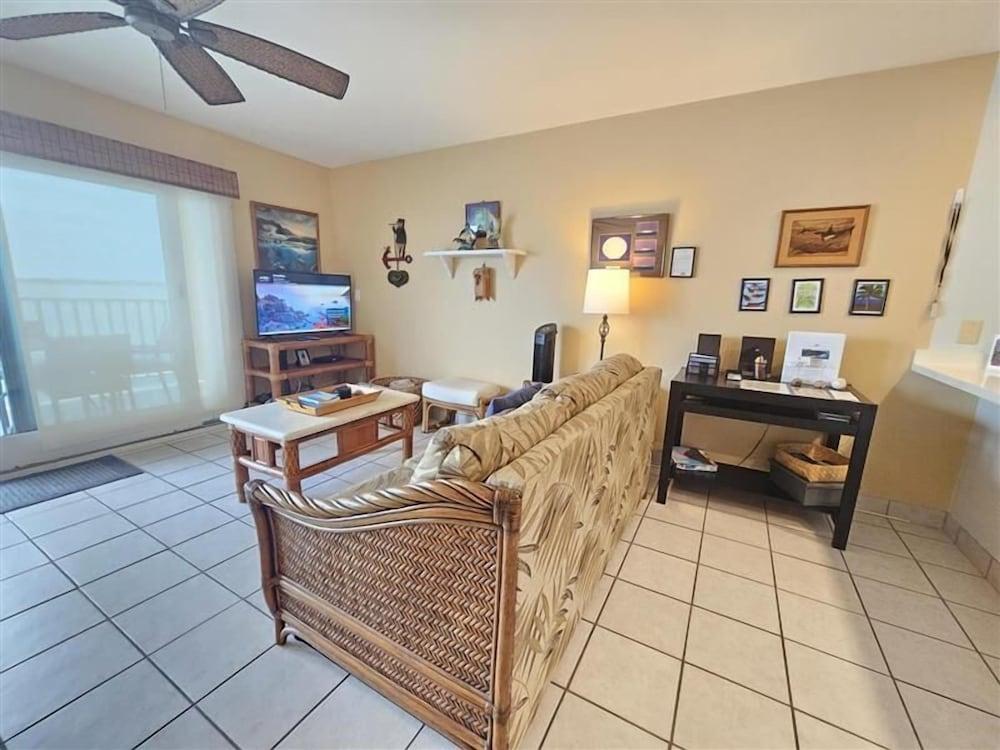 Sea Village #4210 Ocean Front Lanai!