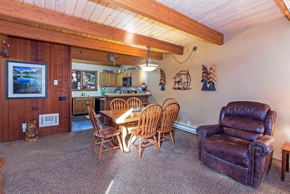 Winterset #33 - Near Golf, Shops & Eats!