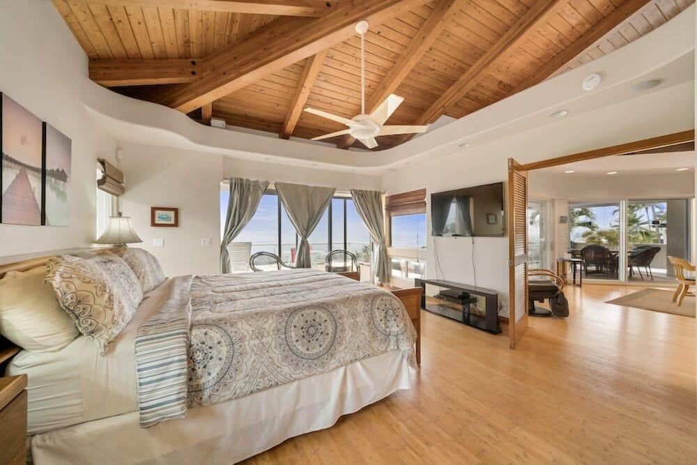 Kona Wa'a Paradise Getaway