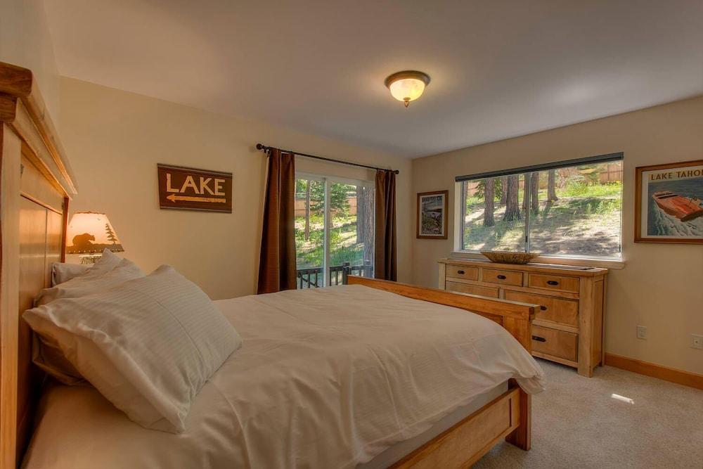 Prima Del Norte - Hot Tub, Pool Table, Arcade Game!