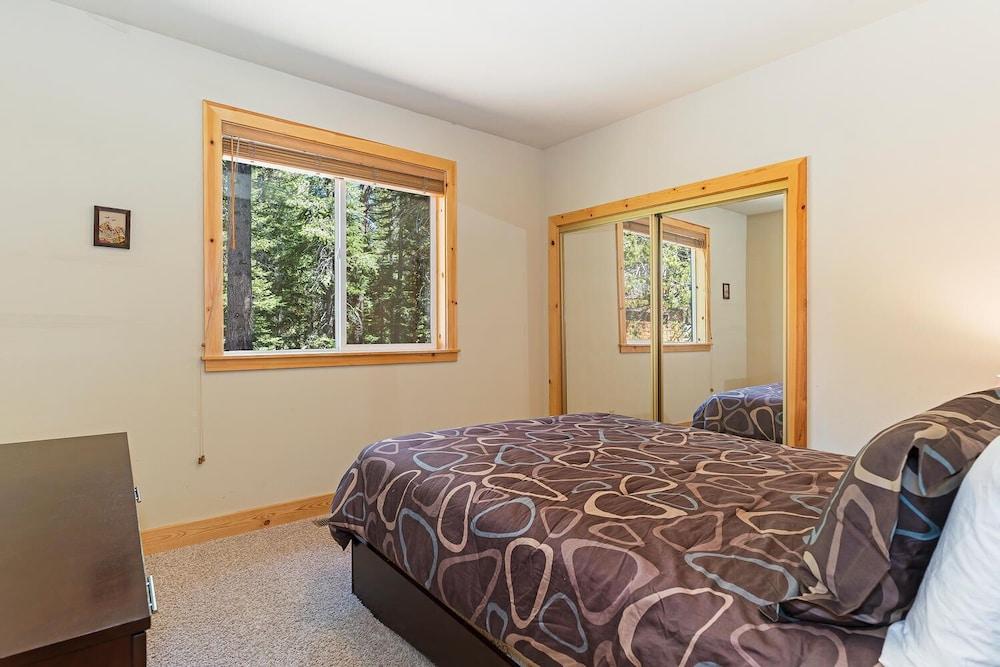 Cedar Chateau w/ Game Room & HOA Access!