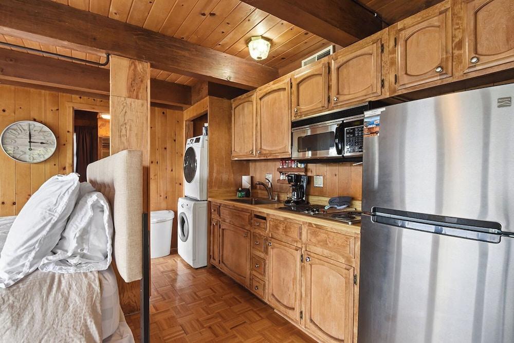 Stunning Views at Stargazer Lakefront Studio!