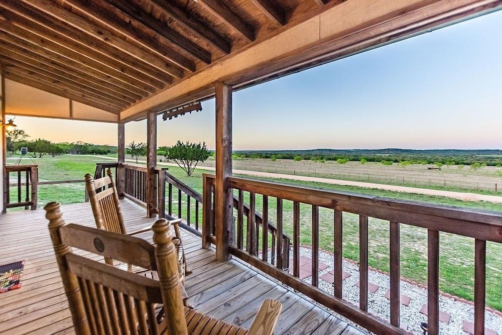 Avalon Studio Bedroom Cottage by RedAwning