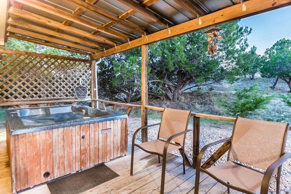 Avalon Studio Bedroom Cottage by RedAwning