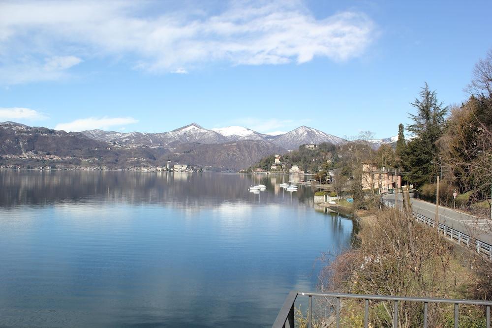 Lakefront Apartment With Spectacular Views