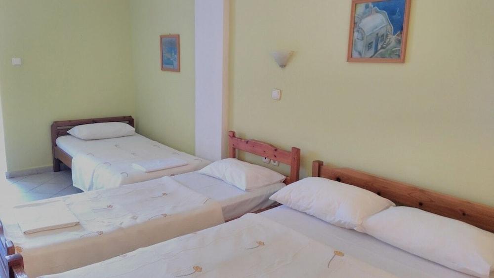 Finikas Apartments Polichrono