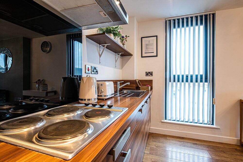 IQuarter Apartments - Parking