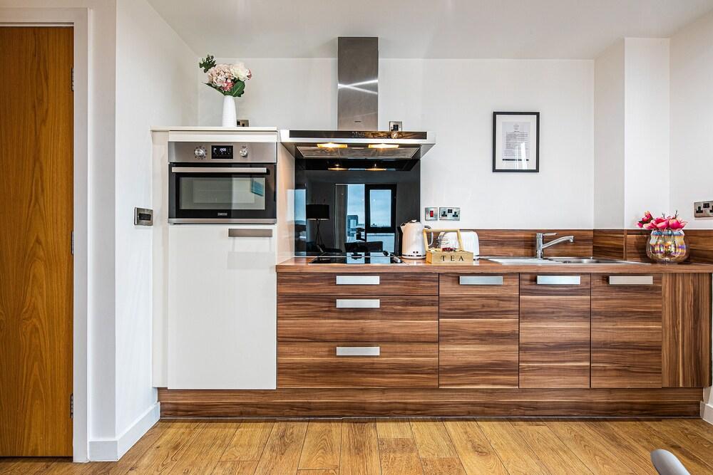 IQuarter Apartments - Parking