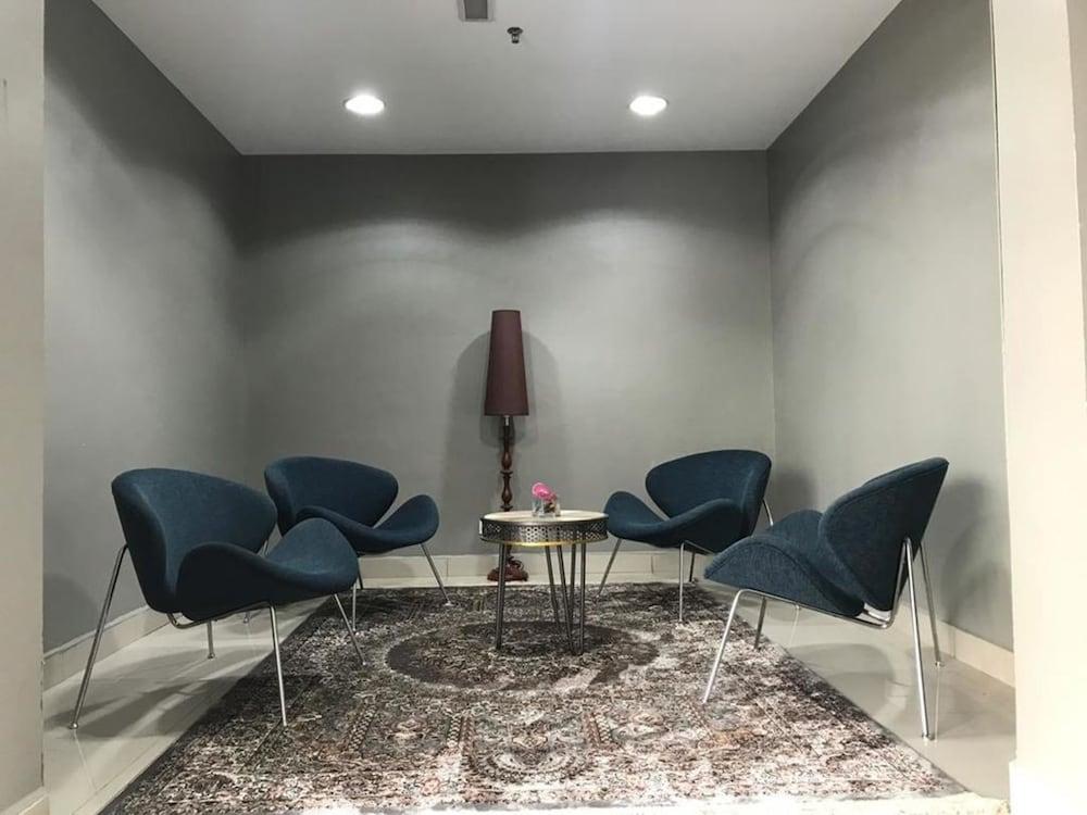 Hotel Living At Dsulaiman