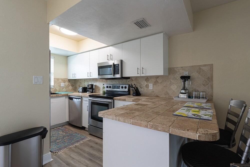 Gulf Access #B 2-bedroom w/ Heated Pool