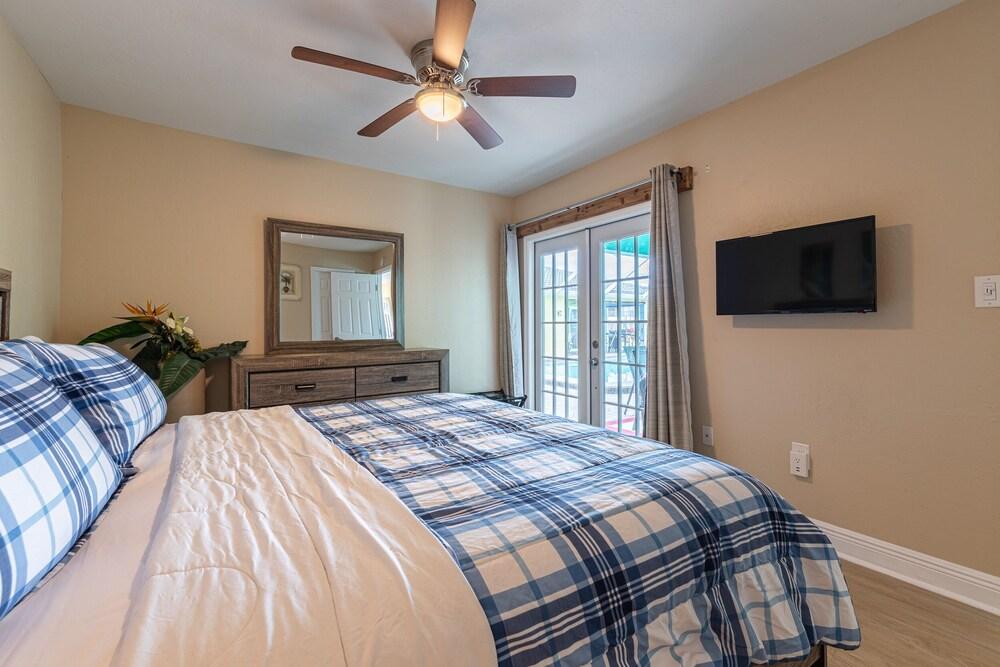 Gulf Access #E 2-bedroom w/ Heated Pool