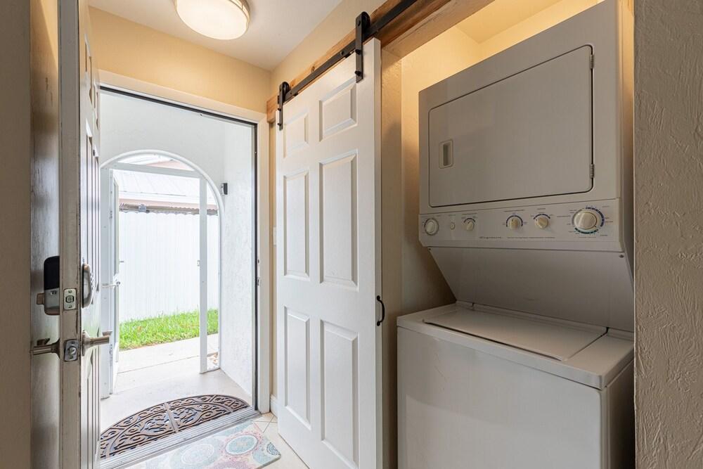 Gulf Access #E 2-bedroom w/ Heated Pool