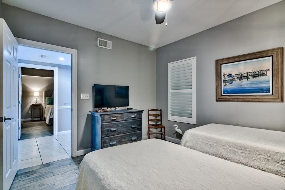 Sterling Palace Water Views Private Beach Access