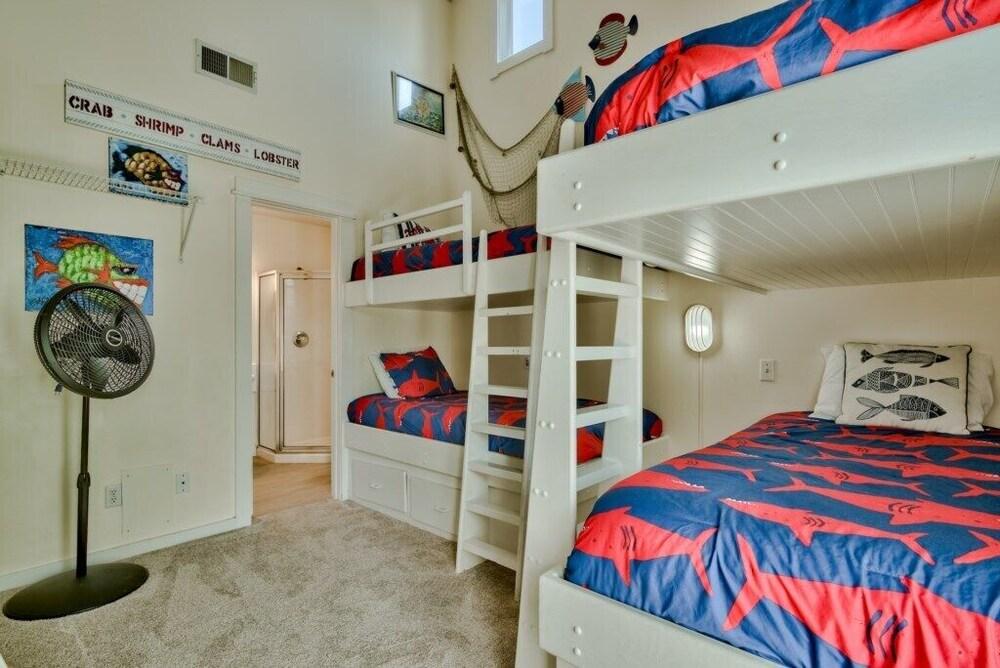 Crystal Oasis Across From Beach Heated Pool