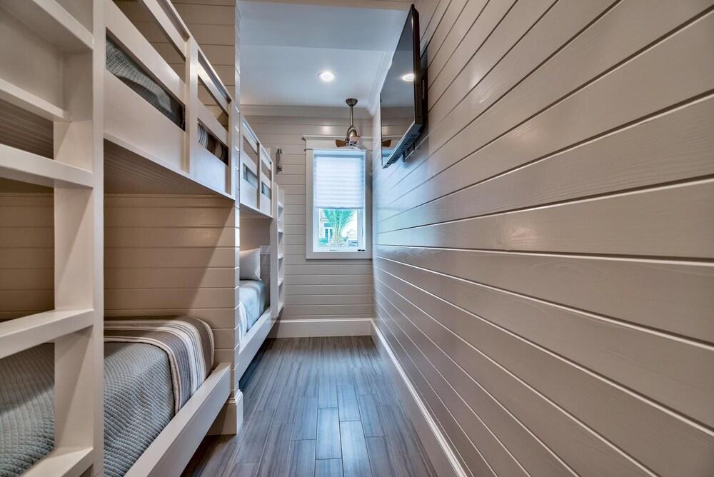 Seastar Palazzo Luxury Across From Beach