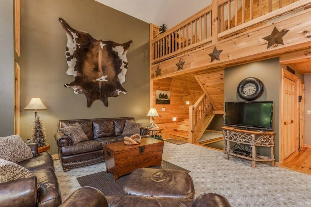 Twin Falls- Stunning Landscape With 10ft Waterfall