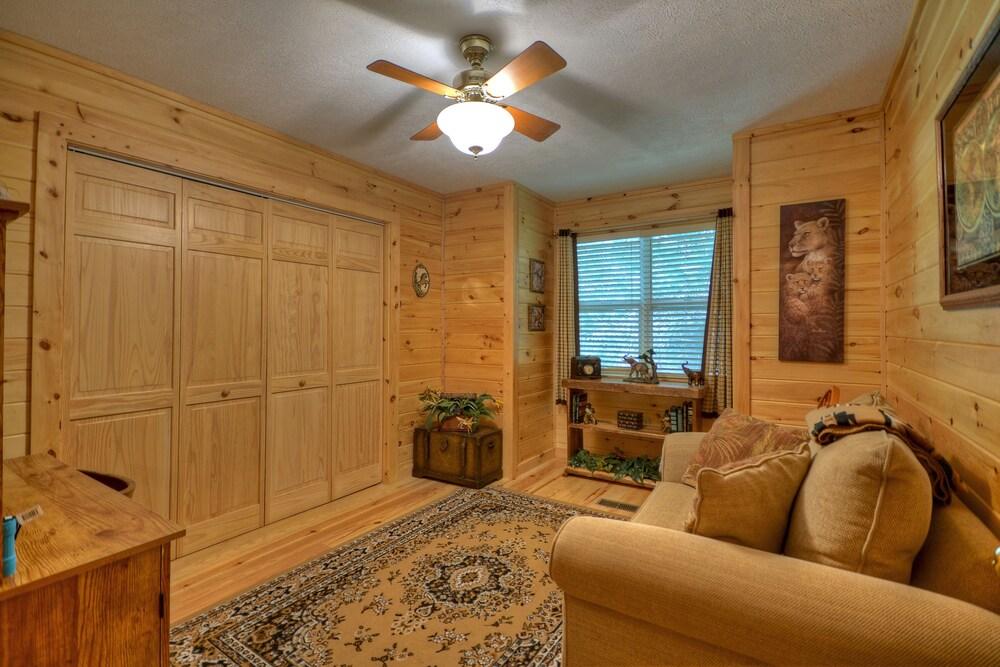 Toccoa River Escape Charming Toccoa River Frontage