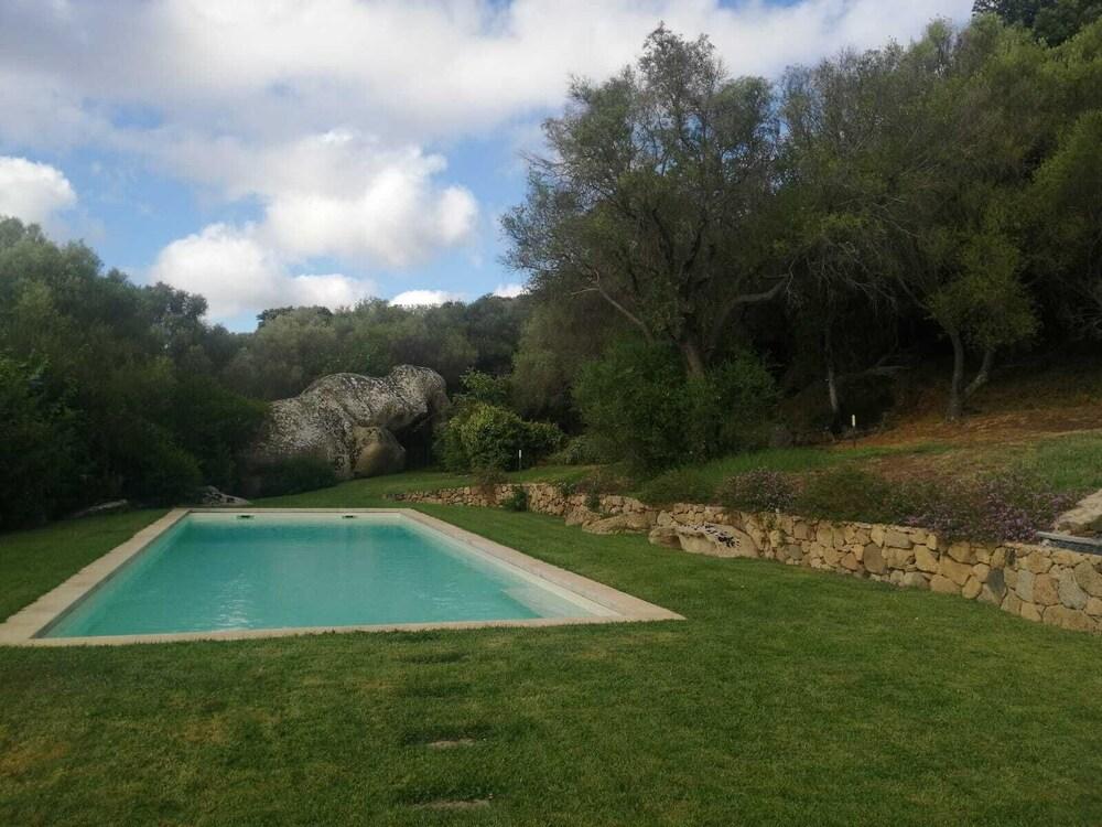 Impeccable 6-bed Villa in Luogosanto