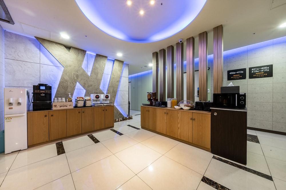 Golden Business Hotel