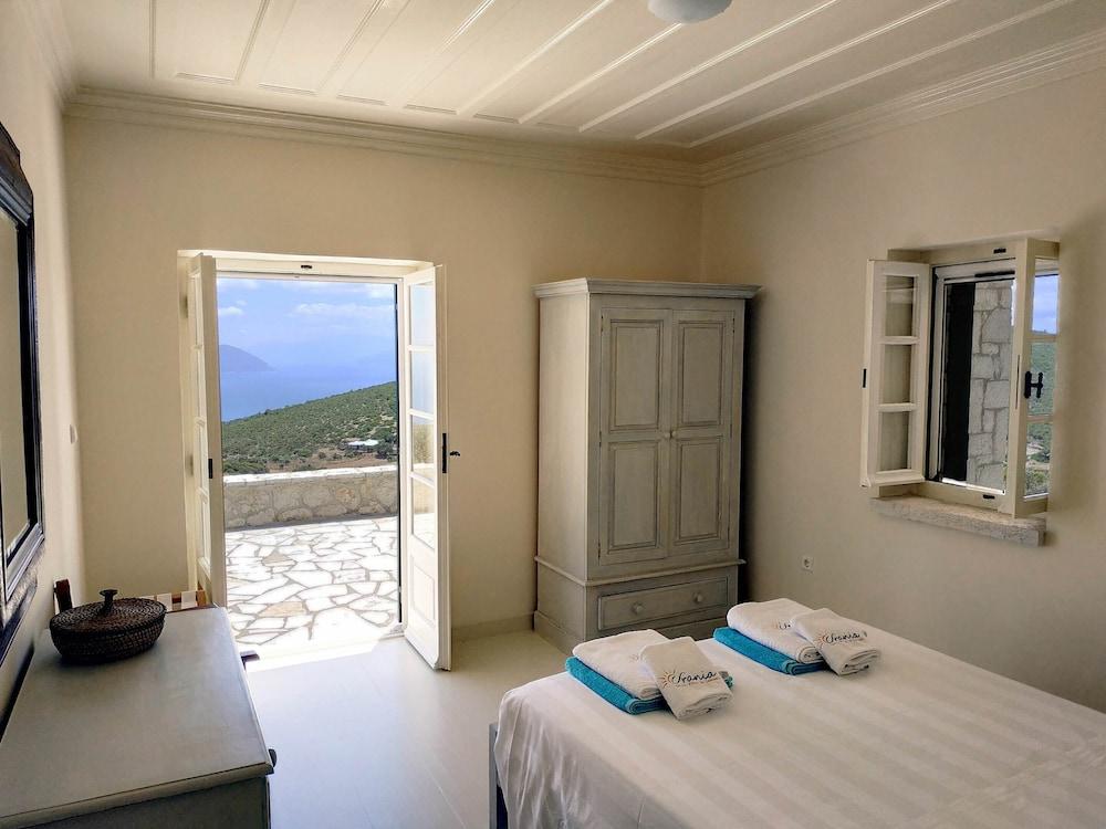 Spacious Villa in Vasiliki with Swimming Pool & Hot Tub