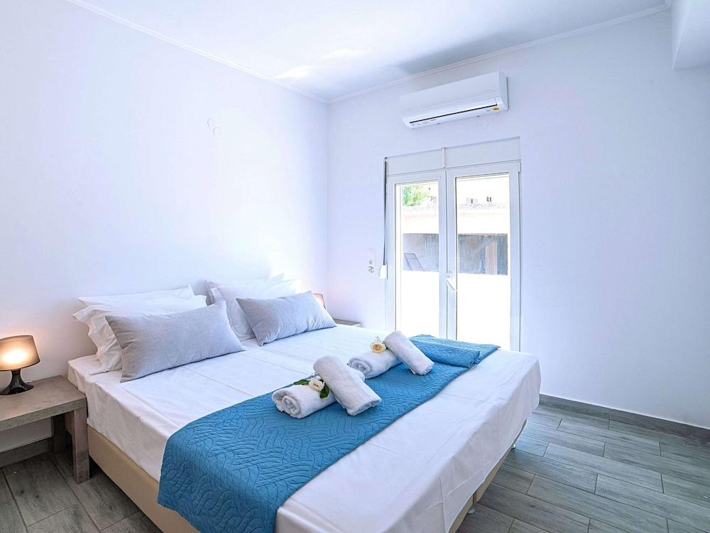 New Beautiful Villa With Private Pool at Coastal Area Just Outside Rethymno, NW