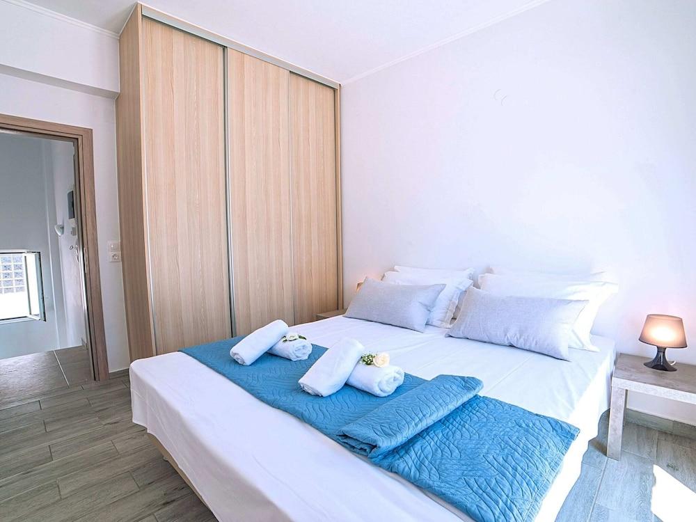 New Beautiful Villa With Private Pool at Coastal Area Just Outside Rethymno, NW