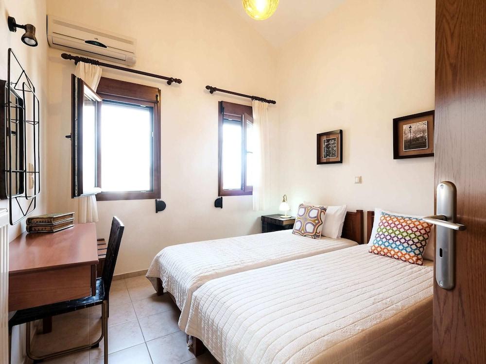 Family Friendly Villa Bluefairy With Private Pool, Near Restaurants & Beach