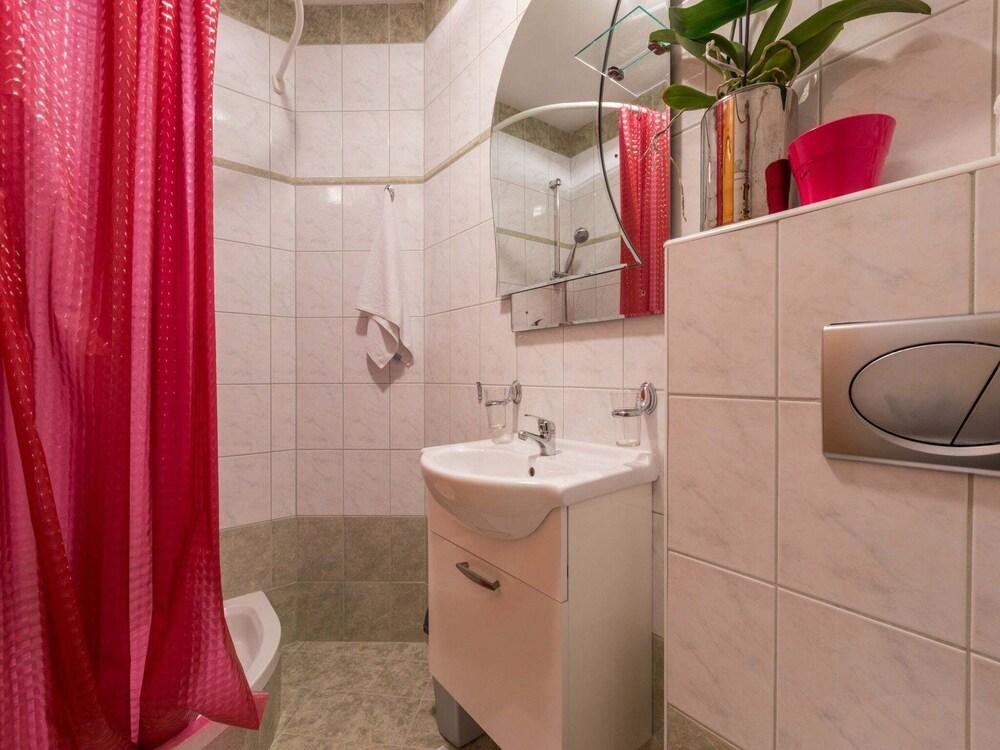 Nice Apartment With Pool & Covered Balcony With Sea View