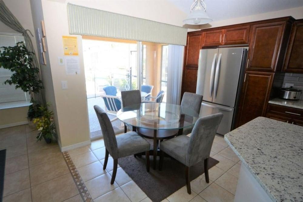 Ref 30 5 Bed Villa With own Pool Near Disney