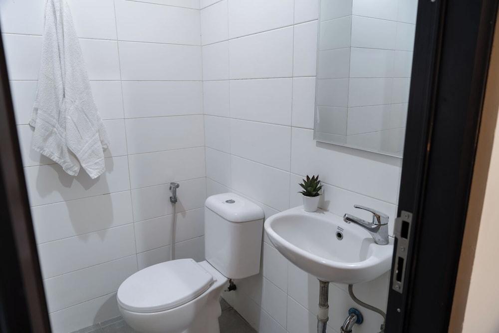 Cove Urooms Panglima Polim