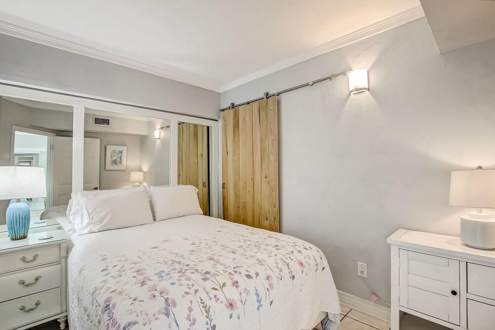 Oceanfront on the Beach - Pool