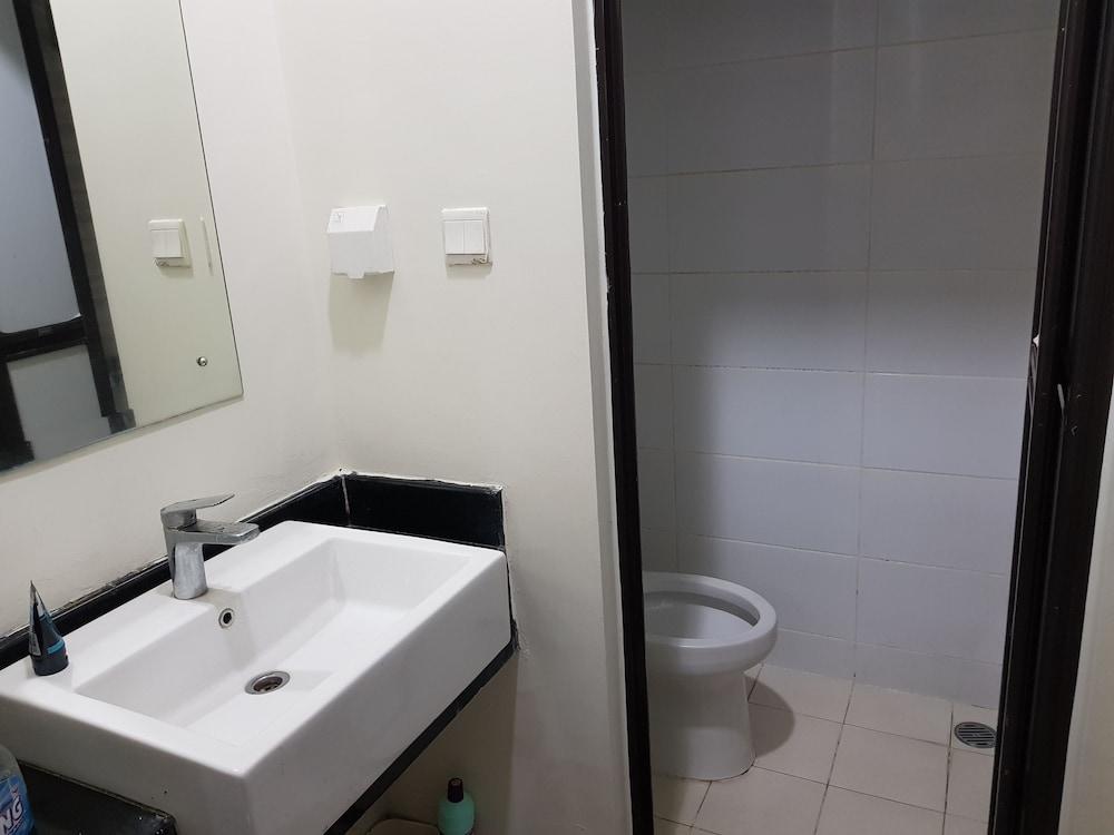 Aloha Guest House - 1 Male Only